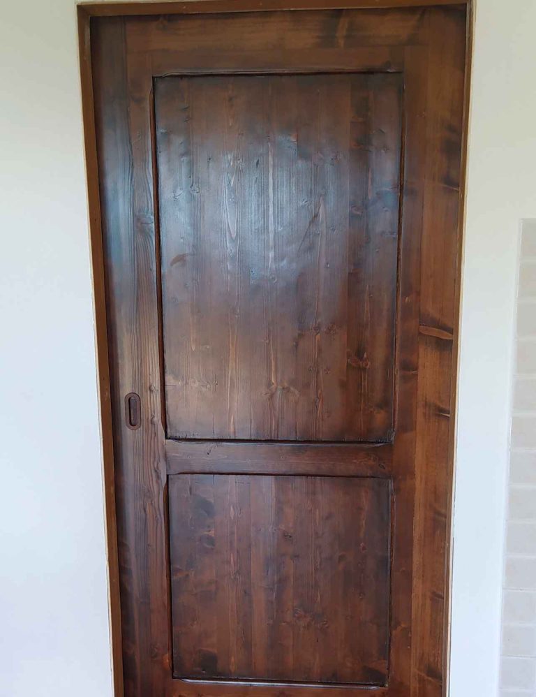 Restauro porta in legno massello